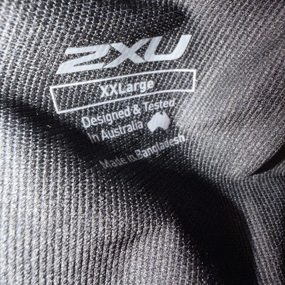 2XU Men's Black Athletic Shorts motion 8” shorts - Picture 3 of 5